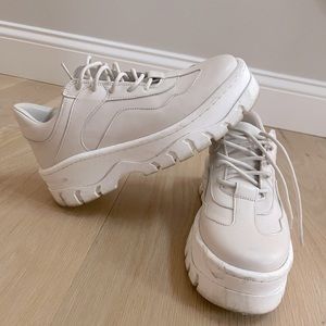 Women’s large sole platform shoes